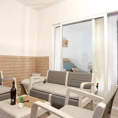 Apartment Vivienda Vacacional Audrey En Playa Roca Costa Teguise